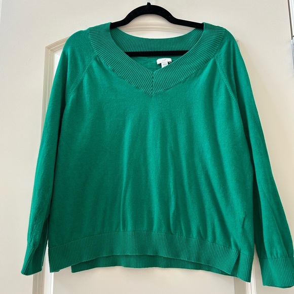 J. Jill Sweaters - J. Jill Kelly green lightweight v neck raglan style sweater. Spring/summer. L